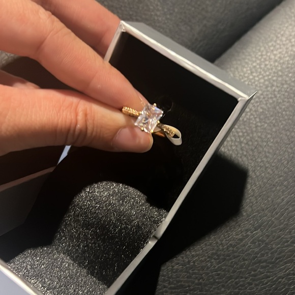 Size 7 gold plated CZ ring - Picture 6 of 6